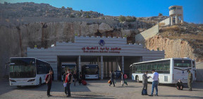 من 15 إلى 100 دولار .. رفع رسوم إدخال السيارات إلى سوريا في معبرين فقط!