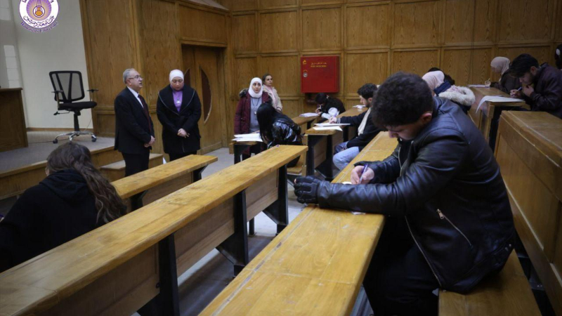 بين النظري وسوق العمل.. طلبة يقترحون حلولاً على الجامعة