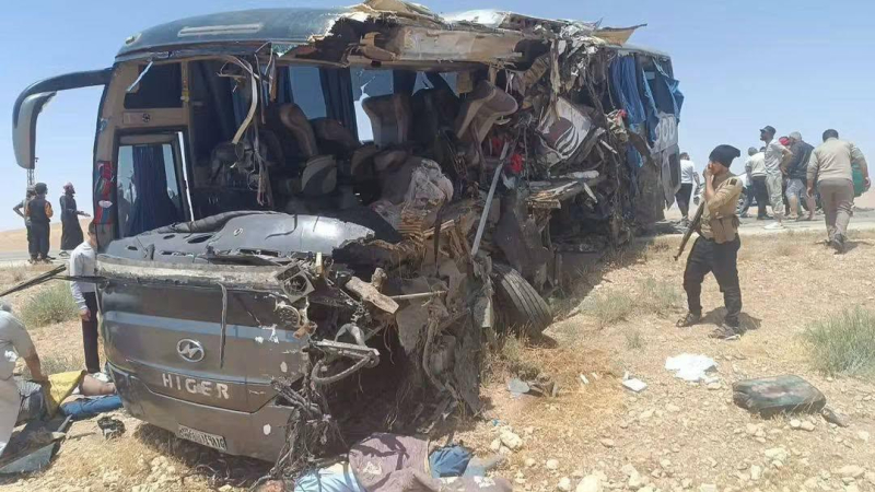 19 ضحية لحادث تصادم حافلتين على طريق دير الزور _ دمشق