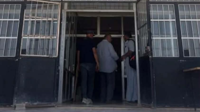 خارج التوقيت الرسمي .. طلاب السكن الجامعي في دير الزور يبحثون عن وسيلة نقل