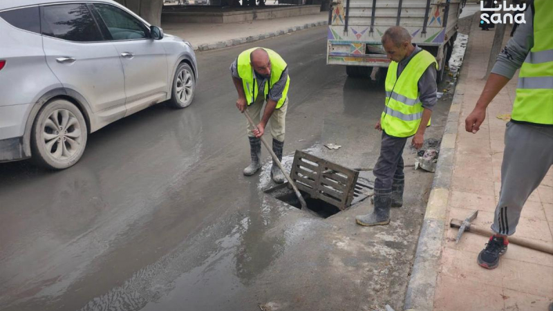 photo 6 2026 10 03 00 01 11 كوادر حلب الميدانية تتابع معالجة الأضرار المطرية وتعزيز جاهزية شبكات التصريف