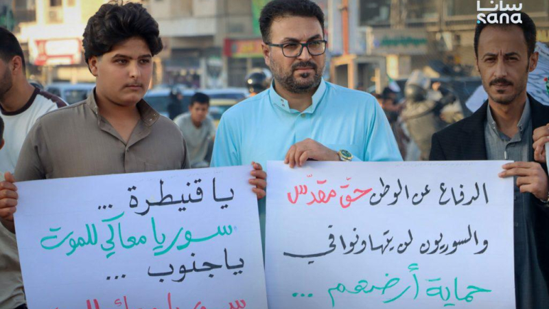 IMG 1407 1 وقفة احتجاجية في الرقة تندد بالاعتداءات الإسرائيلية وتؤكد وحدة السوريين