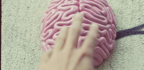 "تعفن الدماغ"... جائحة جديدة تهدد العالم