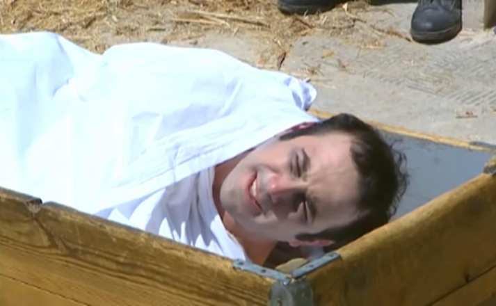 سابقة لم تحدث: شاب جامعي ينجو ليوم كامل من المعيشة والانقسام