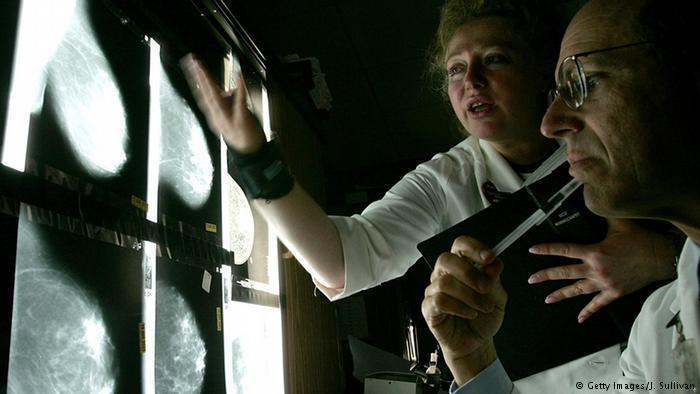 Symbolbild - Brustkrebs (Getty Images/J. Sullivan)