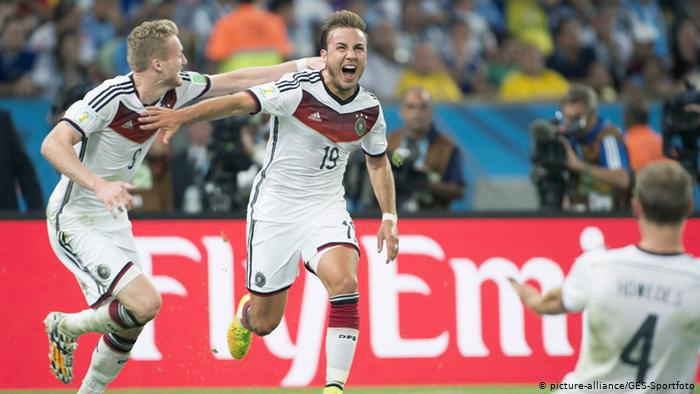 شورله يحتفل مع غوتسه بهدف مونديال 2014