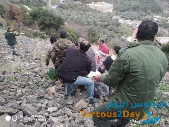 وفاة 3 أشخاص وإصابة اثنين إثر تدهور سيارة من جبل السيدة في مشتى الحلو (صور) 