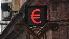 اليورو ينخفض إلى دون 90 روبلا للمرة الأولى في أسبوعين