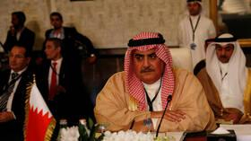 مستشار ملك البحرين يهاجم قطر