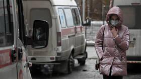 روسيا تسجل أدنى إصابات بكورونا خلال 4 أشهر وتتخطى عتبة الـ80 ألف وفاة بالوباء