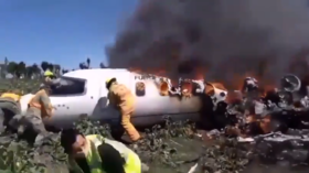 مقتل 7 أشخاص بتحطم طائرة عسكرية في المكسيك (فيديو)