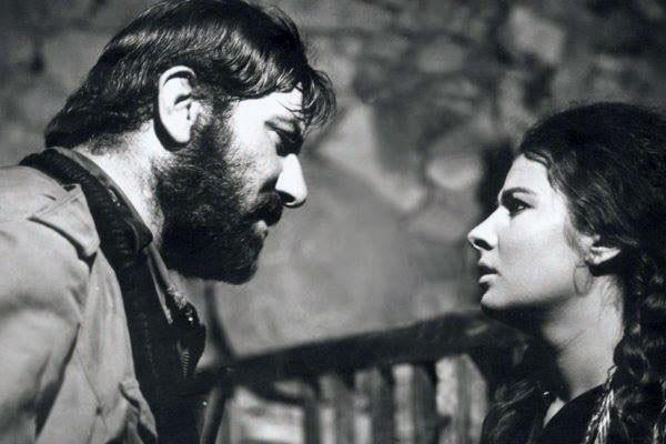 الممثلة السورية إغراء.. أول ممثلة عربية تظهر بلا ثياب بشكل كامل في أفلامها