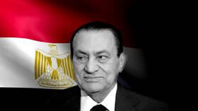 علاء مبارك يغرد في ذكرى وفاة والده
