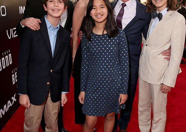 بعد حصولها على نصف ثروته.. طليقة مؤسس 