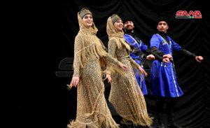 لوحات راقصة للفرقة الفنية الشركسية على مسرح قصر الثقافة بحمص