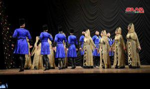 لوحات راقصة للفرقة الفنية الشركسية على مسرح قصر الثقافة بحمص