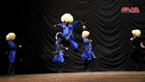 لوحات راقصة للفرقة الفنية الشركسية على مسرح قصر الثقافة بحمص