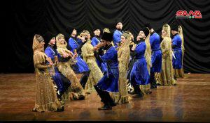لوحات راقصة للفرقة الفنية الشركسية على مسرح قصر الثقافة بحمص