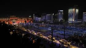 موكب فرعوني مهيب لمومياوات الملوك والملكات في وسط القاهرة (فيديو)