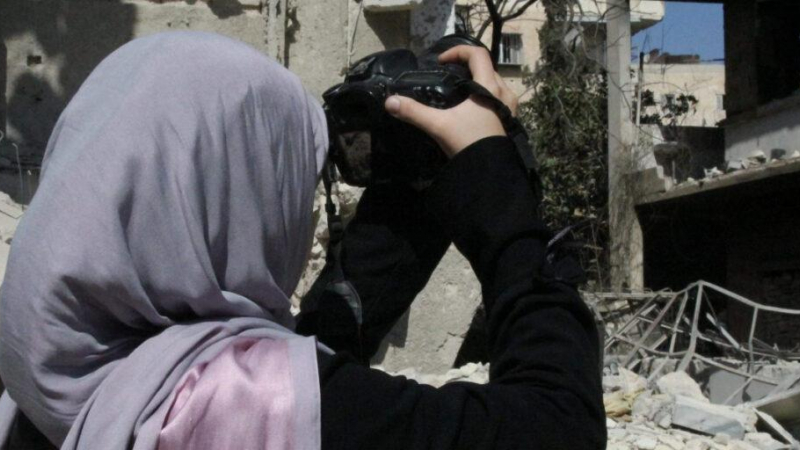 صحفيات يواجهنّ النصرة والتنميط في الشمال السوري