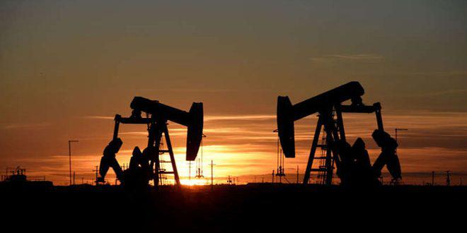 النفط يرتفع بعد هجوم الكتروني يتسبب في إغلاق خطوط أنابيب أمريكية