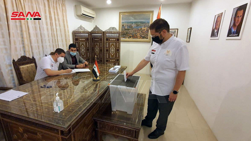 بالصورة ..عمليات الاقتراع في انتخابات رئاسة الجمهورية العربية السورية للسوريين المقيمين في الخارج