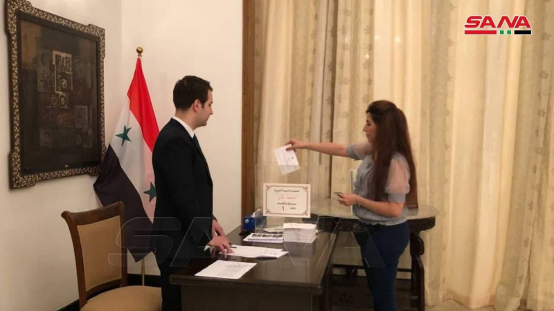 بالصورة ..عمليات الاقتراع في انتخابات رئاسة الجمهورية العربية السورية للسوريين المقيمين في الخارج