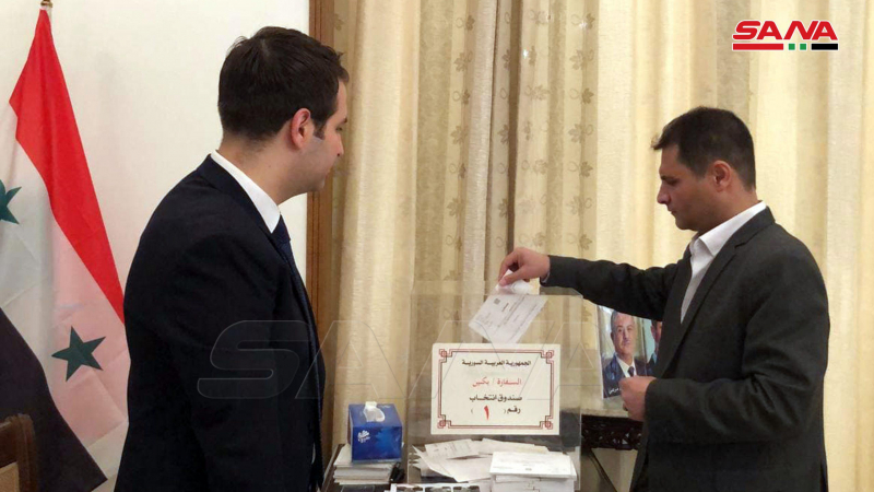 بالصورة ..عمليات الاقتراع في انتخابات رئاسة الجمهورية العربية السورية للسوريين المقيمين في الخارج