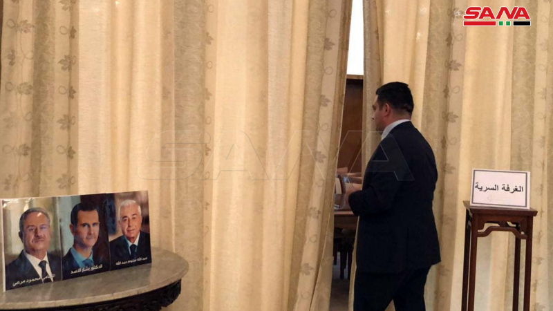 بالصورة ..عمليات الاقتراع في انتخابات رئاسة الجمهورية العربية السورية للسوريين المقيمين في الخارج