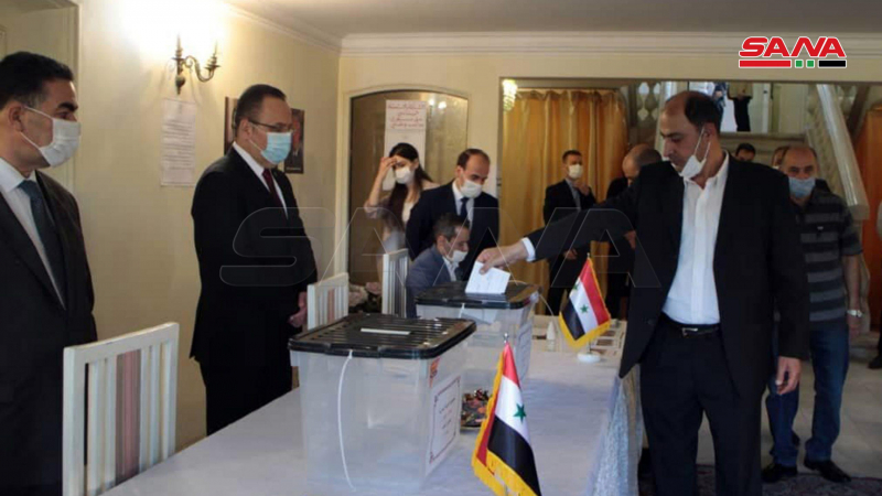 بالصورة ..عمليات الاقتراع في انتخابات رئاسة الجمهورية العربية السورية للسوريين المقيمين في الخارج