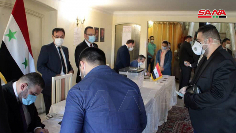 بالصورة ..عمليات الاقتراع في انتخابات رئاسة الجمهورية العربية السورية للسوريين المقيمين في الخارج