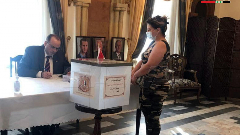 بالصورة ..عمليات الاقتراع في انتخابات رئاسة الجمهورية العربية السورية للسوريين المقيمين في الخارج