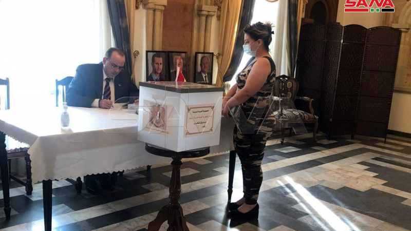 بالصورة ..عمليات الاقتراع في انتخابات رئاسة الجمهورية العربية السورية للسوريين المقيمين في الخارج