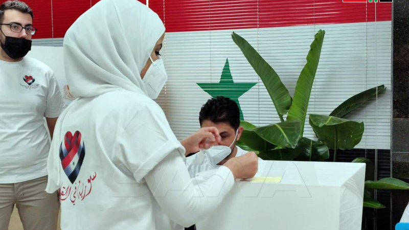 بالصورة ..عمليات الاقتراع في انتخابات رئاسة الجمهورية العربية السورية للسوريين المقيمين في الخارج