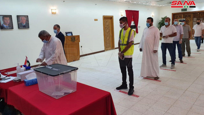 بالصورة ..عمليات الاقتراع في انتخابات رئاسة الجمهورية العربية السورية للسوريين المقيمين في الخارج