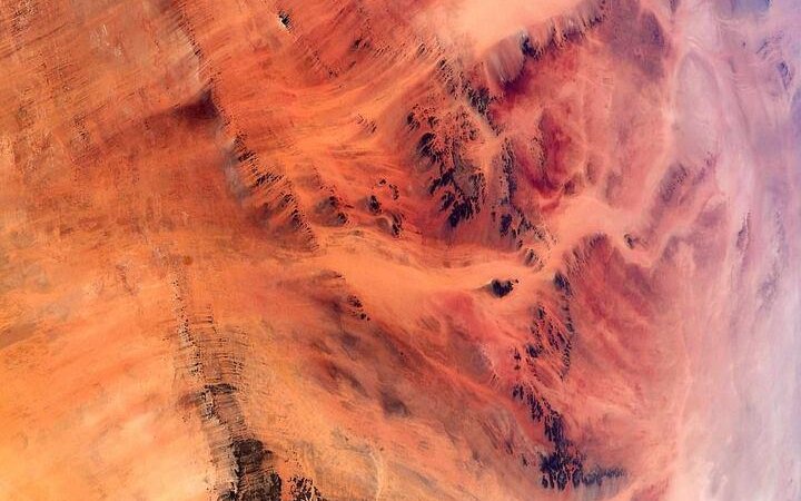 "عين الصحراء" على الأرض تشابه الكوكب الأحمر في صور التُقطت من محطة الفضاء الدولية!