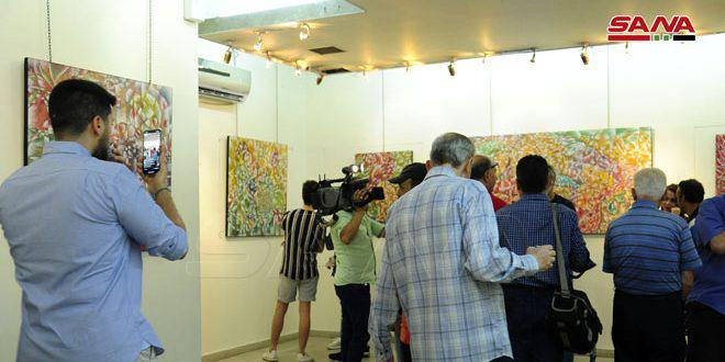 فضاءات.. معرض للتشكيلية رولا نويلاتي في ثقافي أبو رمانة