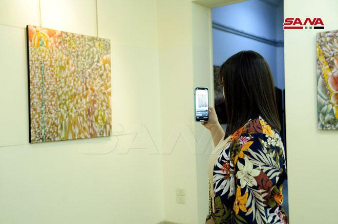 فضاءات.. معرض للتشكيلية رولا نويلاتي في ثقافي أبو رمانة