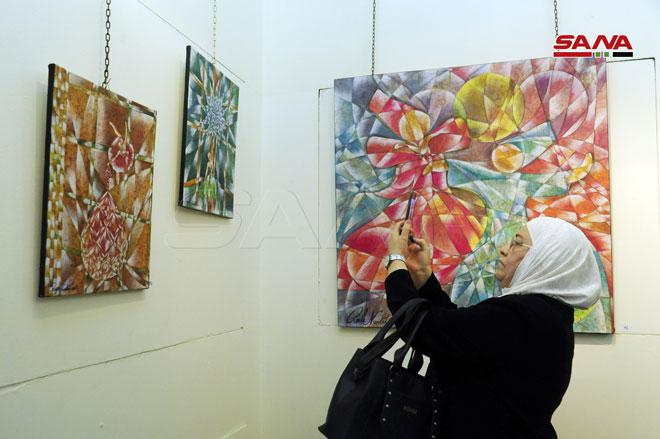 فضاءات.. معرض للتشكيلية رولا نويلاتي في ثقافي أبو رمانة