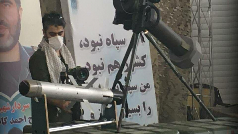 الحرس الثوري الإيراني يزيح الستار عن صاروخ 