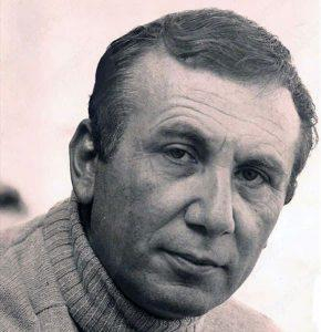 قامات مبدعة.. نزار قباني الشاعر الذي علمته دمشق أبجدية الياسمين