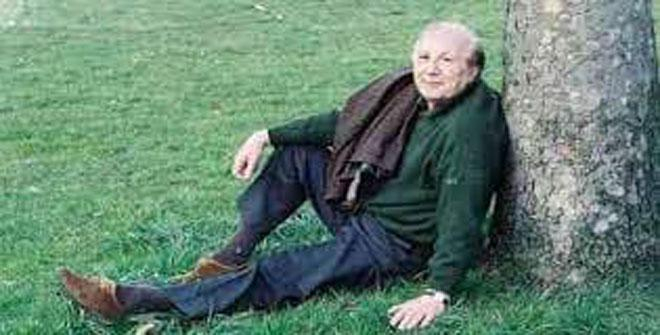 قامات مبدعة.. نزار قباني الشاعر الذي علمته دمشق أبجدية الياسمين