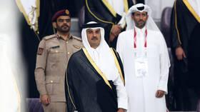 أمير قطر يبحث مع مستشار الأمن الوطني الإماراتي تعزيز العلاقات الثنائية