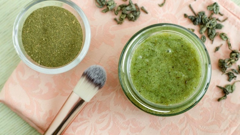 من فوائد الشاي الأخضر الشاي الأخضر ومكونه الرئيسي (EGCG)، تأثيرات مضادة للالتهابات الجلدية