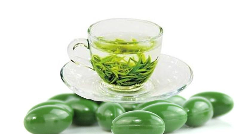 من فوائد الشاي الأخضر كمشروب أو كبسولات يساعد على الوقاية من الكوليسترول والسكتة الدماغية