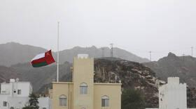 سلطنة عمان تحذر من تحول عاصفة إلى إعصار مداري يضرب سواحل البلاد