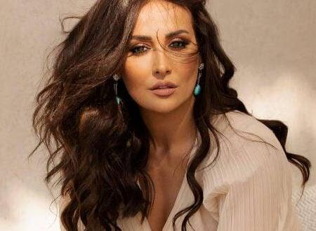 كندا حنا بإطلالة غريبة في أحدث ظهور لها