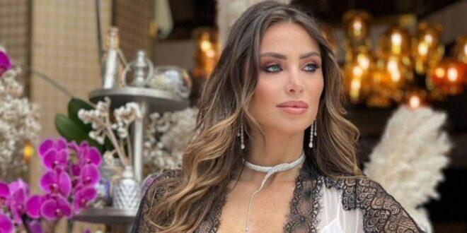 أنابيلا هلال تخطف الأنظار بآخر إطلالة لها