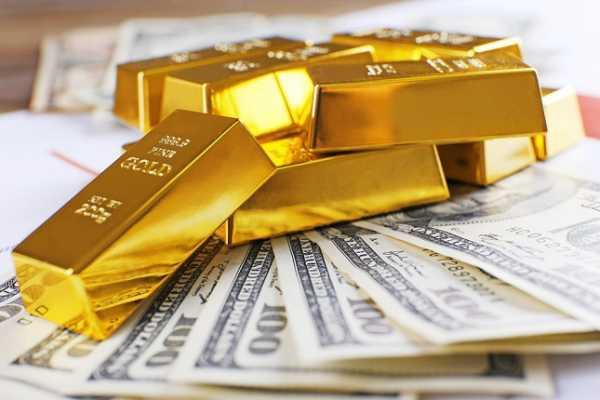 الذهب يهبط أكثر من 2% مع صعود الدولار بعد إعادة ترشيح باول