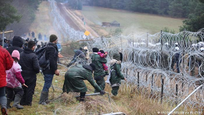شاب سوري: حرس الحدود البيلاروسي داسوا على مفاصلي وسرقوا نقودي